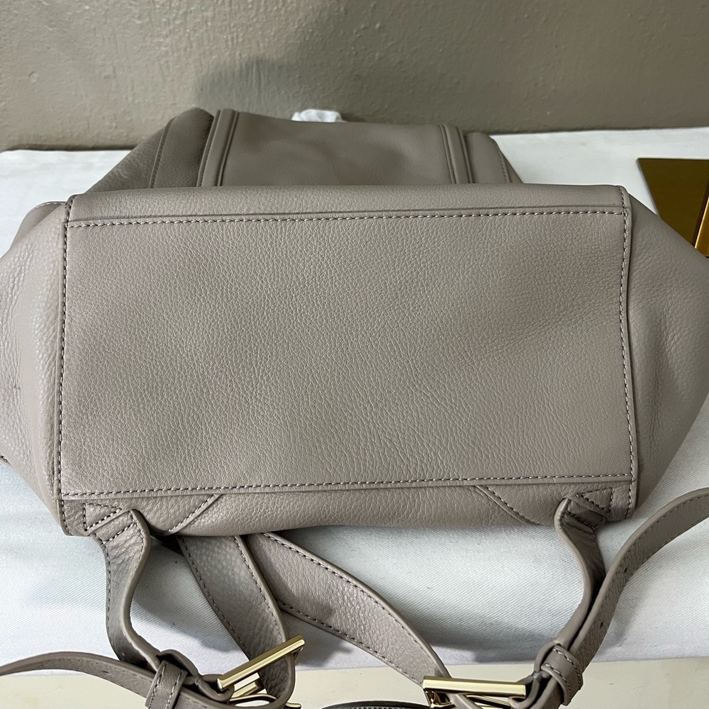 Tory Burch Landon Flap Backpack French Gray Pebbled Leather NWT - Style 31387 - Picture 9 of 17